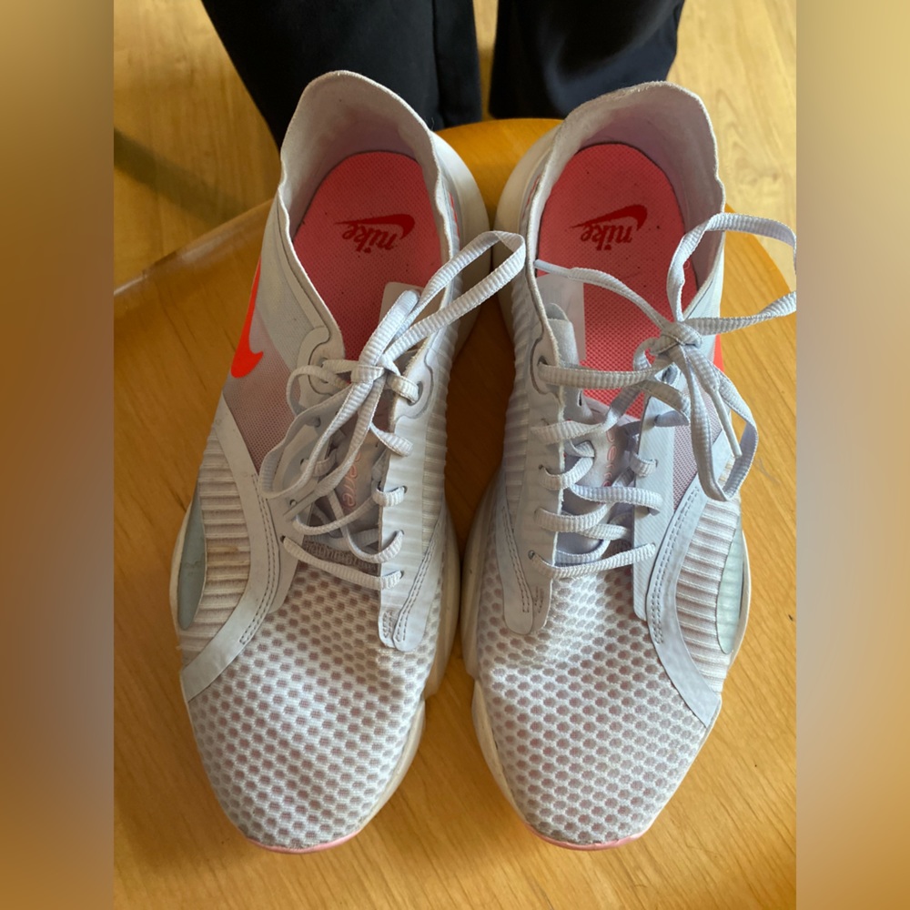 Nike size 10 moderately Worn Superrep sneakers white/orange